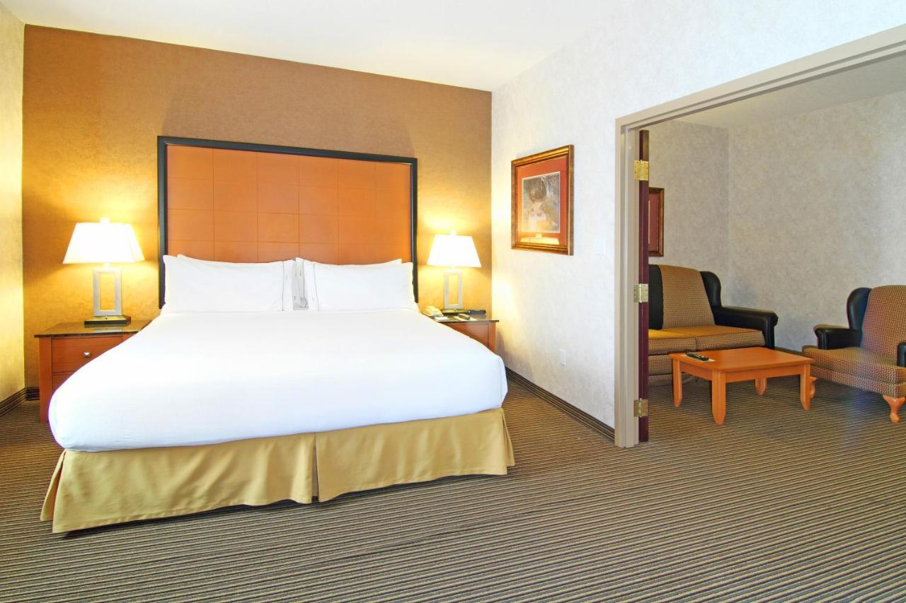 Holiday Inn Express Calgary South By Ihg Kültér fotó
