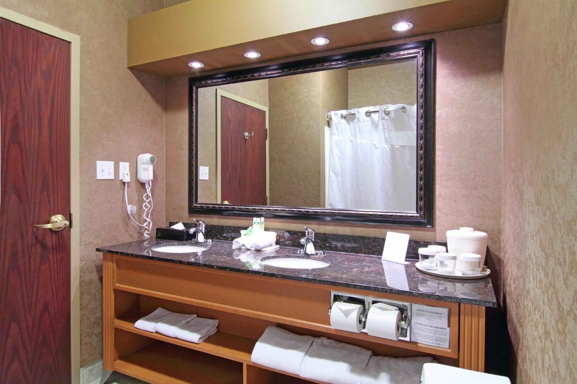 Holiday Inn Express Calgary South By Ihg Kültér fotó