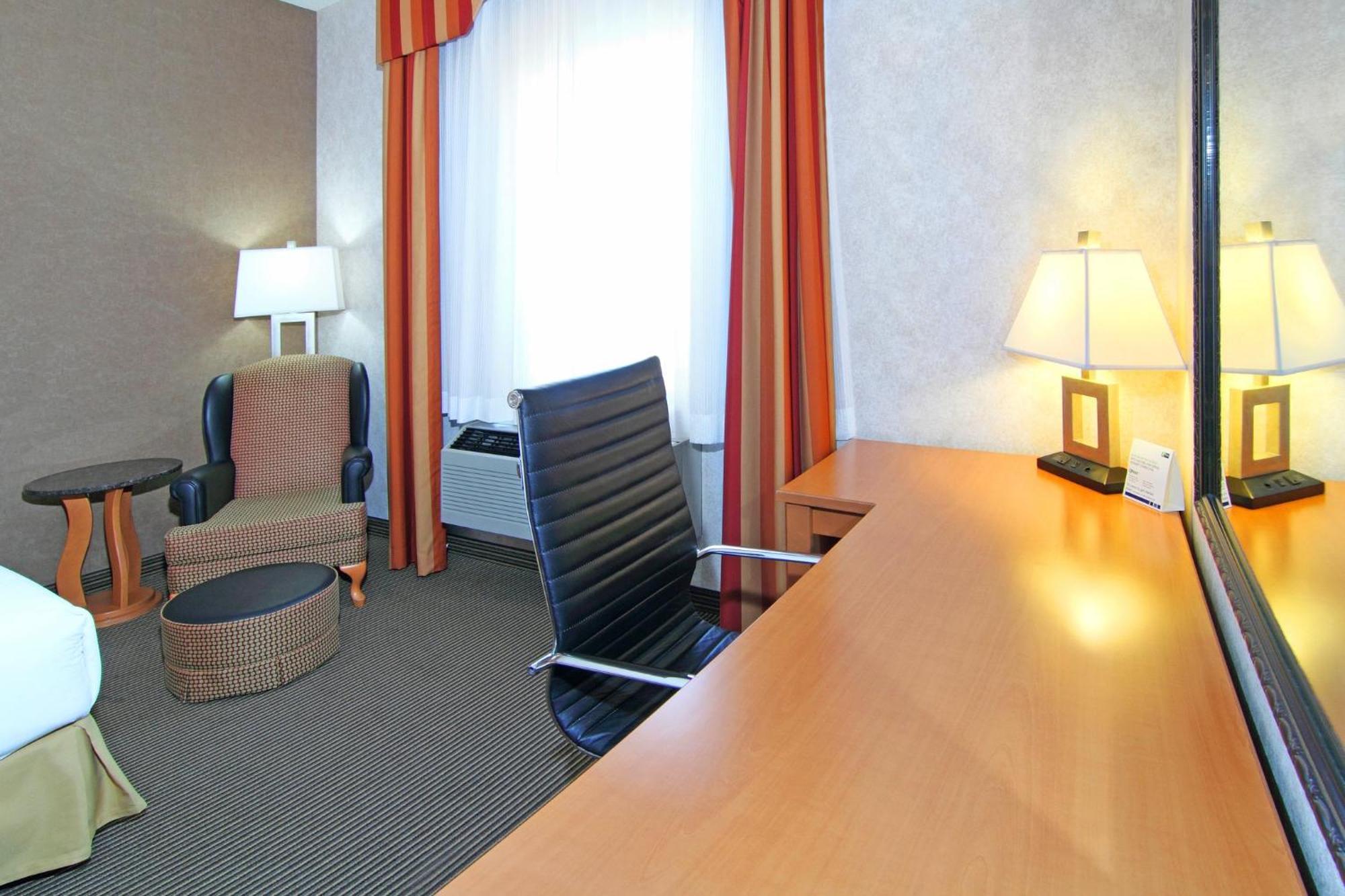 Holiday Inn Express Calgary South By Ihg Kültér fotó