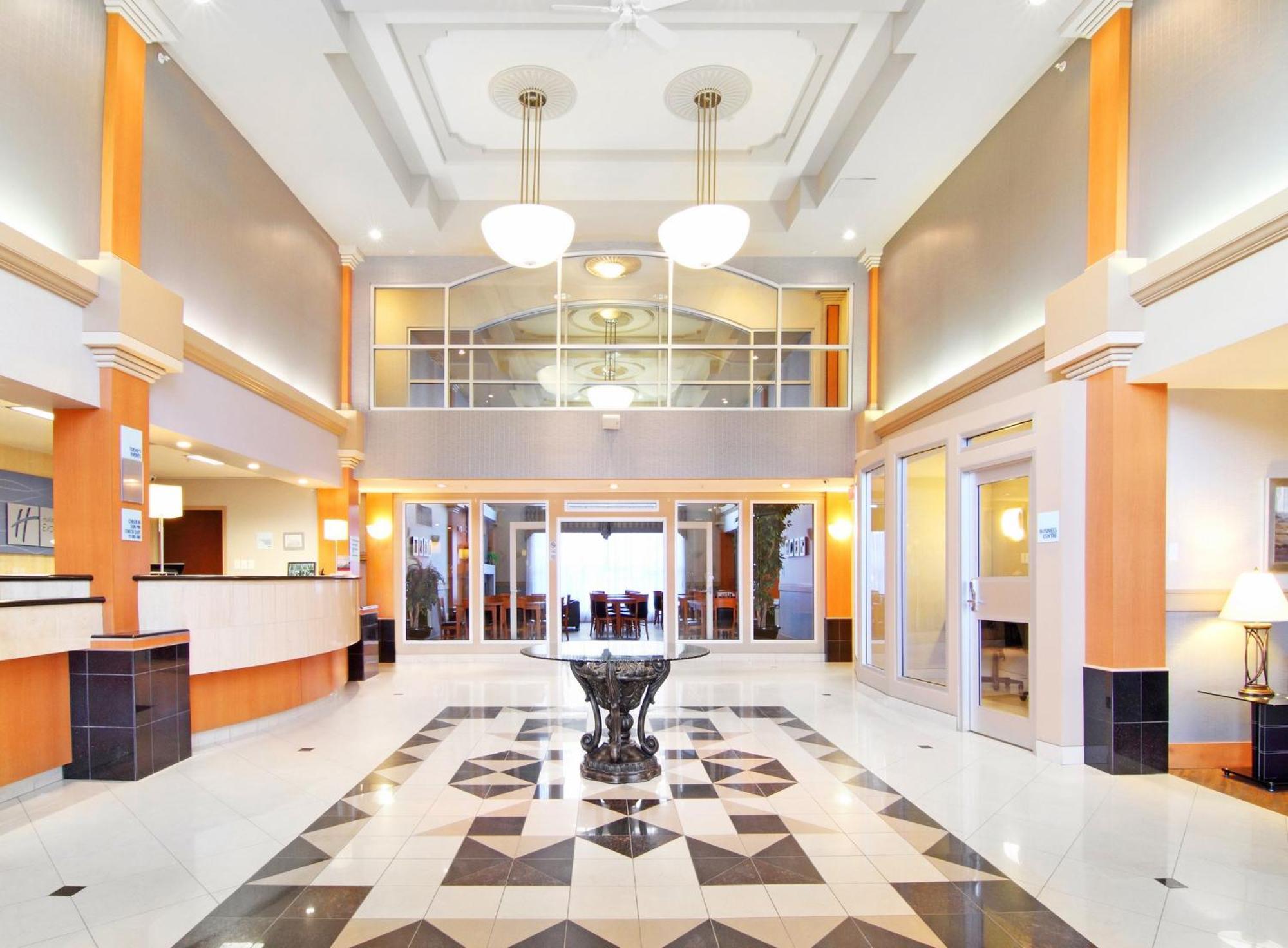 Holiday Inn Express Calgary South By Ihg Kültér fotó