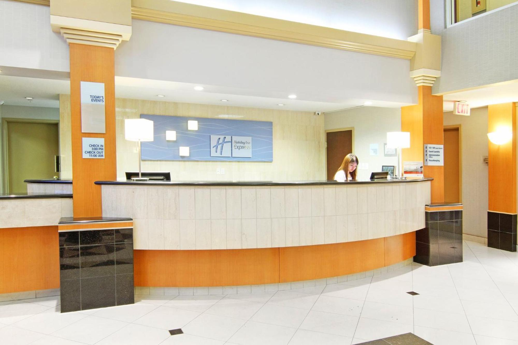 Holiday Inn Express Calgary South By Ihg Kültér fotó
